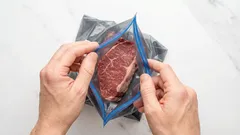 Je bezpečné opakovane používať vrecká so zipsom? Tu je to, čo hovoria odborníci