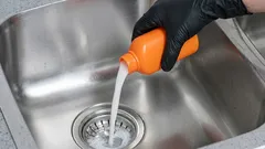 Upchatie v umývadle zmizne do hodiny: jednoduchý spôsob bez zbytočných výdavkov a bez volania inštalatéra