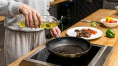 Ako sa vyhnúť rozstreku oleja pri vyprážaní: jednoduchý kuchársky trik, ktorý málokto pozná