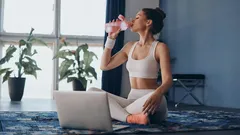 Ranné alebo večerné cvičenie: kedy sa chudne ľahšie a kedy rastú svaly