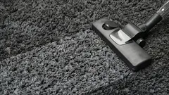 Posypte ho touto kuchynskou prísadou a povysávajte – váš koberec bude voňať a vyzerať ako nový.