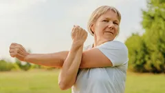 Ako si udržať pevné kosti po 40. roku života: jednoduché, vedecky overené spôsoby.