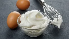 Ako vyšľahať vaječné bielky: podrobný návod krok za krokom a niekoľko tipov